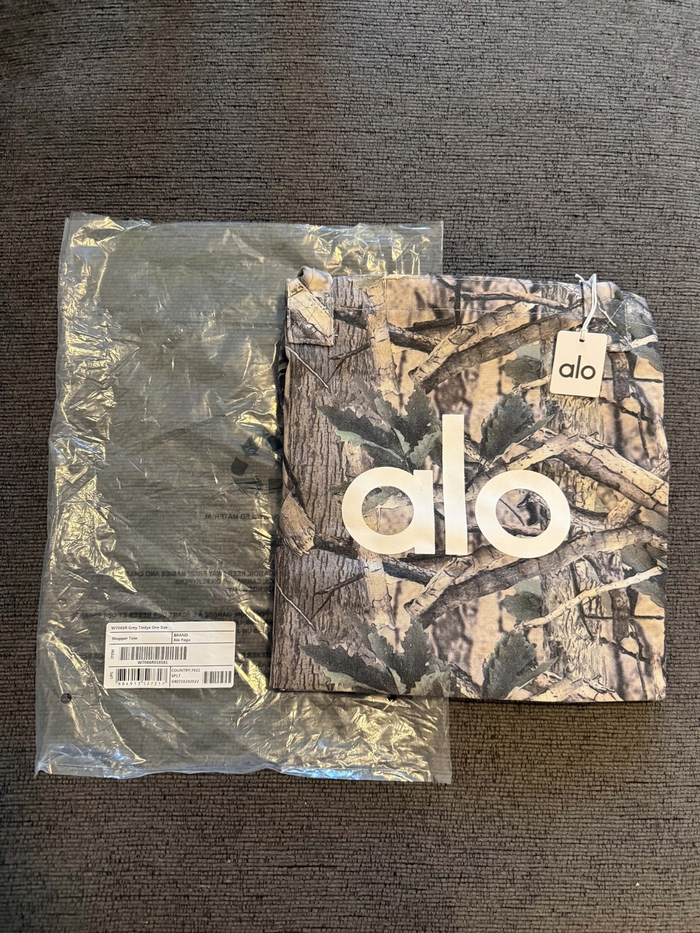 ALO Yoga Women's Grey Camouflage Tote Bag - Picture 7 of 7